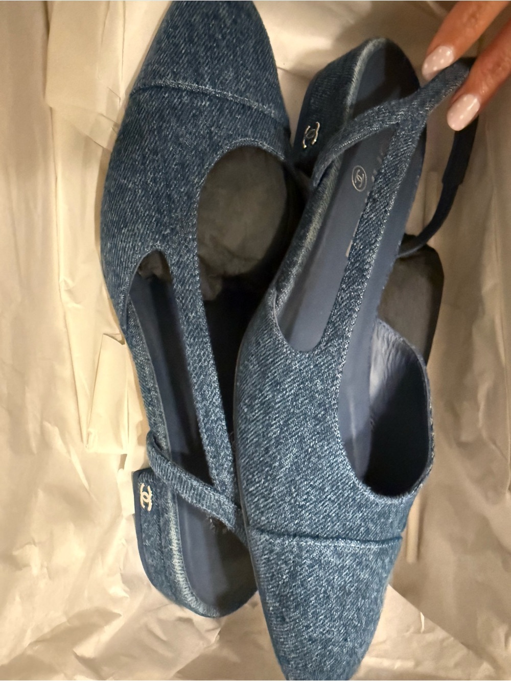 💙💙 CHANEL Denim Cap Toe CC Slingback Flats 2026 💙💙 - Picture 3 of 13